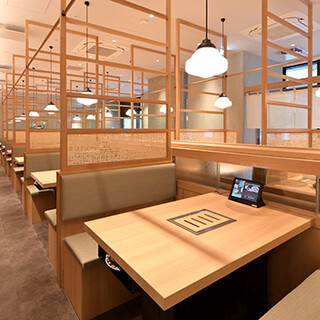 無煙ロースター・配膳用特急レーン完備◎和空間でゆっくり焼肉を