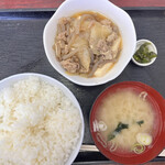 横浜港湾飲食企業組合大棧橋食堂 - 肉豆腐定食（500円）・ご飯大盛り（無料）