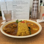 スパイスカレー ダルマ - あいがけカレー(チキン+海老)