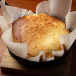 ワイン酒場。LONGING HOUSE 軽井沢 - 鉄板チーズケーキ