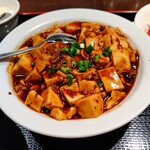 上海華龍 - 【2023.4.27(木)】麻婆豆腐定食(麻婆豆腐＋ライス＋スープ＋野菜サラダ＋杏仁豆腐)950円の麻婆豆腐