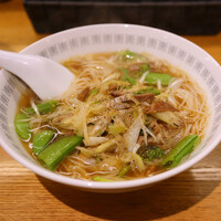 Az/ビーフン東 大阪店 - 黒胡椒香る！春野菜と叉焼の汁ビーフン(1,500円)
                    バーツァン(中華ちまき)付き