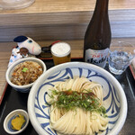 Udon Koubou Tenkuu - 冷生醤油うどん＋炊き込み御飯　900円、アサヒ中瓶　600円
