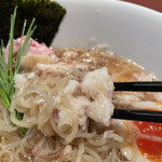 酒肴場 屯 - 真鯛の身には茗荷をまぶして爽やかに