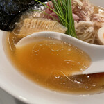 酒肴場 屯 - 天然真鯛のお出汁にがごめ昆布を合わせた絶品スープ