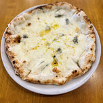 Pizzeria e Osteria Codino - クワトロフォルマッジ