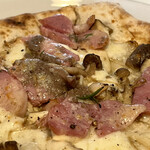 Pizzeria Sciosciammocca - 具材にペッパーのアクセントが加わり美味い‼︎