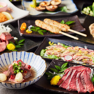 We offer a wide variety of seasonal ingredients and standard Izakaya (Japanese-style bar) dishes!