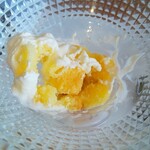 遊の丘 - 手作りデザートの下部～林檎煮、スポンジ(R5.4.27撮影)