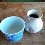 遊の丘 - 先に提供されるつゆ徳利と空の猪口(R5.4.27撮影)