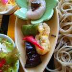 遊の丘 - 揚げ物～牛蒡天、南瓜天、いんげん煮、揚げ茄子、揚げ赤ピーマン(R5.4.27撮影)