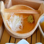 遊の丘 - 薬味～晒し刻み葱、本山葵(R5.4.27撮影)