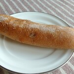 モグモグ パン - くるみチョコとカカオニブ  350円