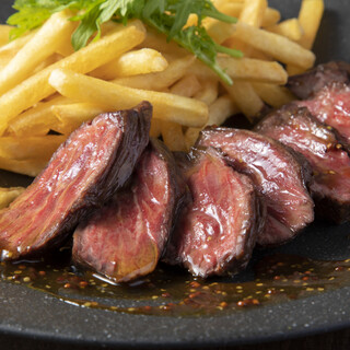 柔らかい赤身肉のステーキを