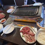 焼肉市場 - 