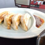 華龍飯店 - セットの餃子。旨い、でかい。