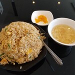 華龍飯店 - 醤油炒飯。旨い✨