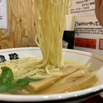 らーめん健心 - コシのあるストレート麺をリフトUP⤴️