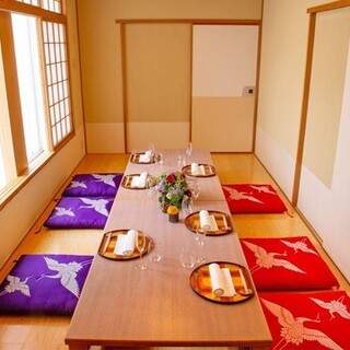 個室「玄武」
                                          掘りごたつタイプの個室
                                          ご利用人数 5〜8名様