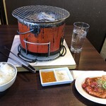 七輪焼肉 ブッチャー軒  - カルビとホルモン