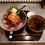 キッチン トット - ●鉄火丼特上　1,850
      （絶品　天然バフン雲丹入り）