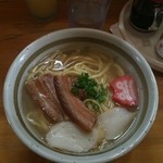 沖縄料理 はいさ～い - 沖縄そば★ソーキそばとの違いは、沖縄そばはバラ肉がのっているのだそう♪
