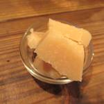 酒肴屋 じじばば - パルメザン・レッジャノ￥５００