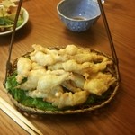 沖縄料理 はいさ～い - 島らっきょうの天ぷら★生で食べると辛いけど、天ぷらにすると辛さがなくなって、ホクホクでほんのり塩味で、子供たちも喜んでたべていました♪
