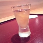 すきっとした酸味の梅酒が食前酒。