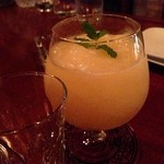 AXEL - 桃のカクテルやて桃。