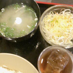 Yakinikuhommamon - キャベツの千切り、お味噌汁