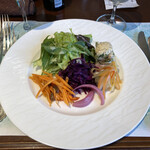ポンヌフ - 前菜。鶏のゼリーよせ、人参ラペに干し葡萄、ベビーリーフにフレンチドレッシング、鰆の南蛮漬け、レッドキャベツのザワークラウト。