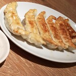 金の餃子酒場 - 特製餃子はコスパ良いですね！