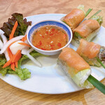 ベトナム料理 ハイズォンクアン - サーモンとアボカドの生春巻き