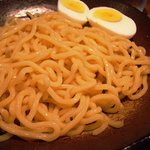 つけそば 黒門 - かなり太い太麺【少なめ】少なめを注文すると卵が付いてきます。