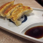 浅草名代らーめん 与ろゐ屋 - この餃子ボリュームあります