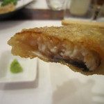 入谷鬼子母神門前のだや - 軽く下味が付いているので、わさびをのせてそのままで。
      
      カリカリの衣、中はふわっと、ジューシーに。
      
      
      