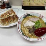 一平 - カレーラーメン、餃子