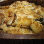 入谷鬼子母神門前のだや - うなぎを岩塩でカリカリに焼き上げたひつまぶし。
      
      名古屋系と同じ蒸さない地焼き。
      
      