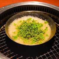 蕃 YORONIKU - もつみぞれ鍋に花山椒