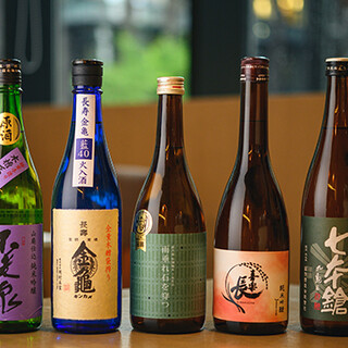 Toast with drinks filled with “Delicious Shiga” such as local sake and Japanese sake