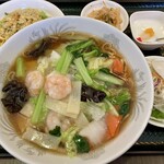 Shanhai ken - 定食メニューの「エビ湯麺」830円也。税込。