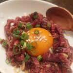 炭火焼肉 貴仙 - 馬ユッケ