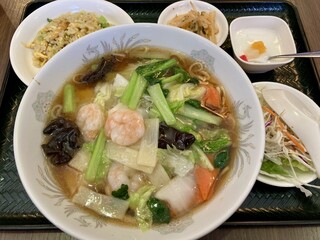 Shanhaiken - 定食メニューの「エビ湯麺」830円也。税込。