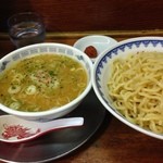 龍上海 - ちょっと気分を変えて、つけめん、大盛り！　安心のからみそ。からみそは裏切らない  