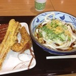 丸亀製麺 - 冷やしぶっかけうどん…
            かしわの天ぷら
            ちくわ…
            
            山田うどんより好き。