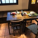 カネシメ柿崎 - テーブル席
