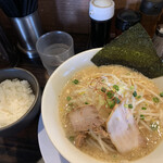 しょうじ - こってりラーメン850円　半ライス100円