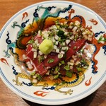 緒乃 - 宮城県産　本鮪赤身　紹興酒のタレ漬け　
      淡路島産　新玉葱　山椒の葉