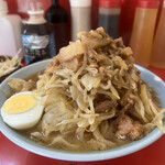 ラーメン 富士丸 - 富士丸ラーメン麺半分。価格が950円に値下がりしたのは評価したい。…が、いかんせん、味の方がお世辞にも旨くないのだ。